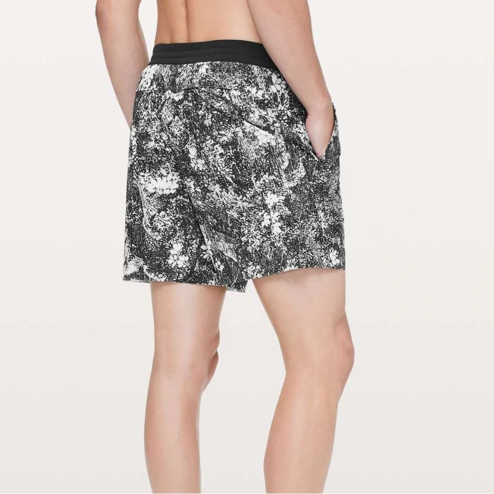 Lululemon Channel Cross Short *7